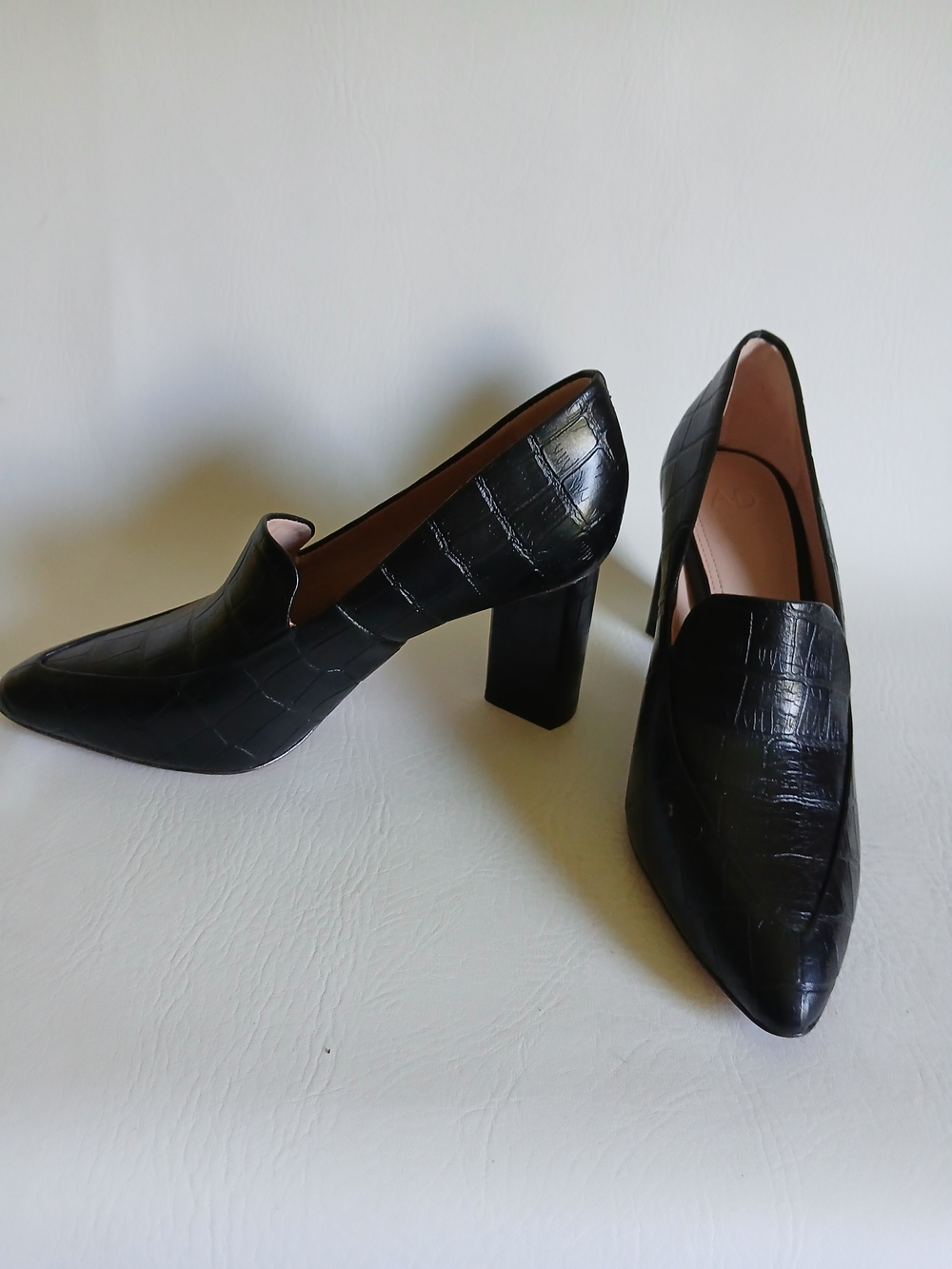 Black  Leather Croc-Embossed Block Heel Pumps - Women Sz8.5M Pointed Toe